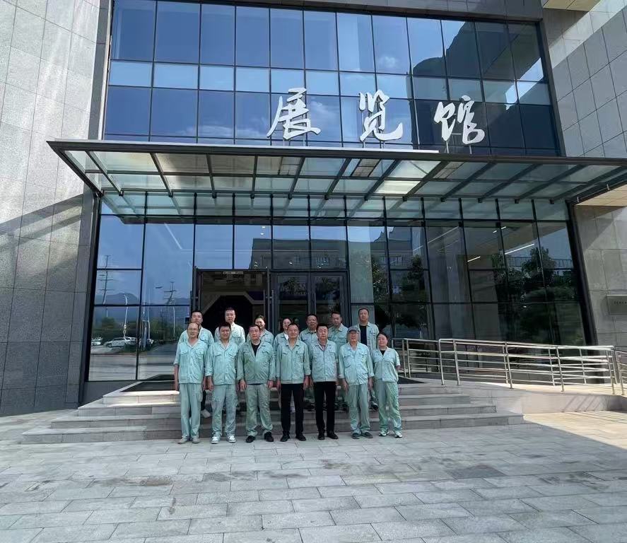 参观宝钛展览馆