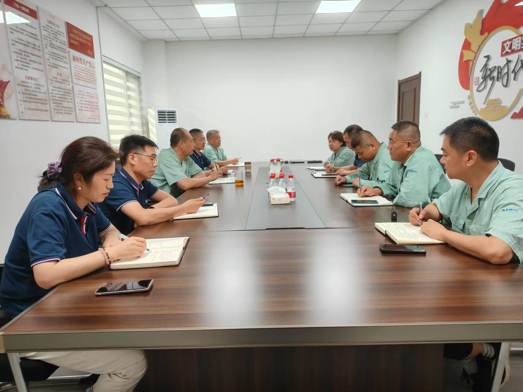 党支部组织政治理论学习