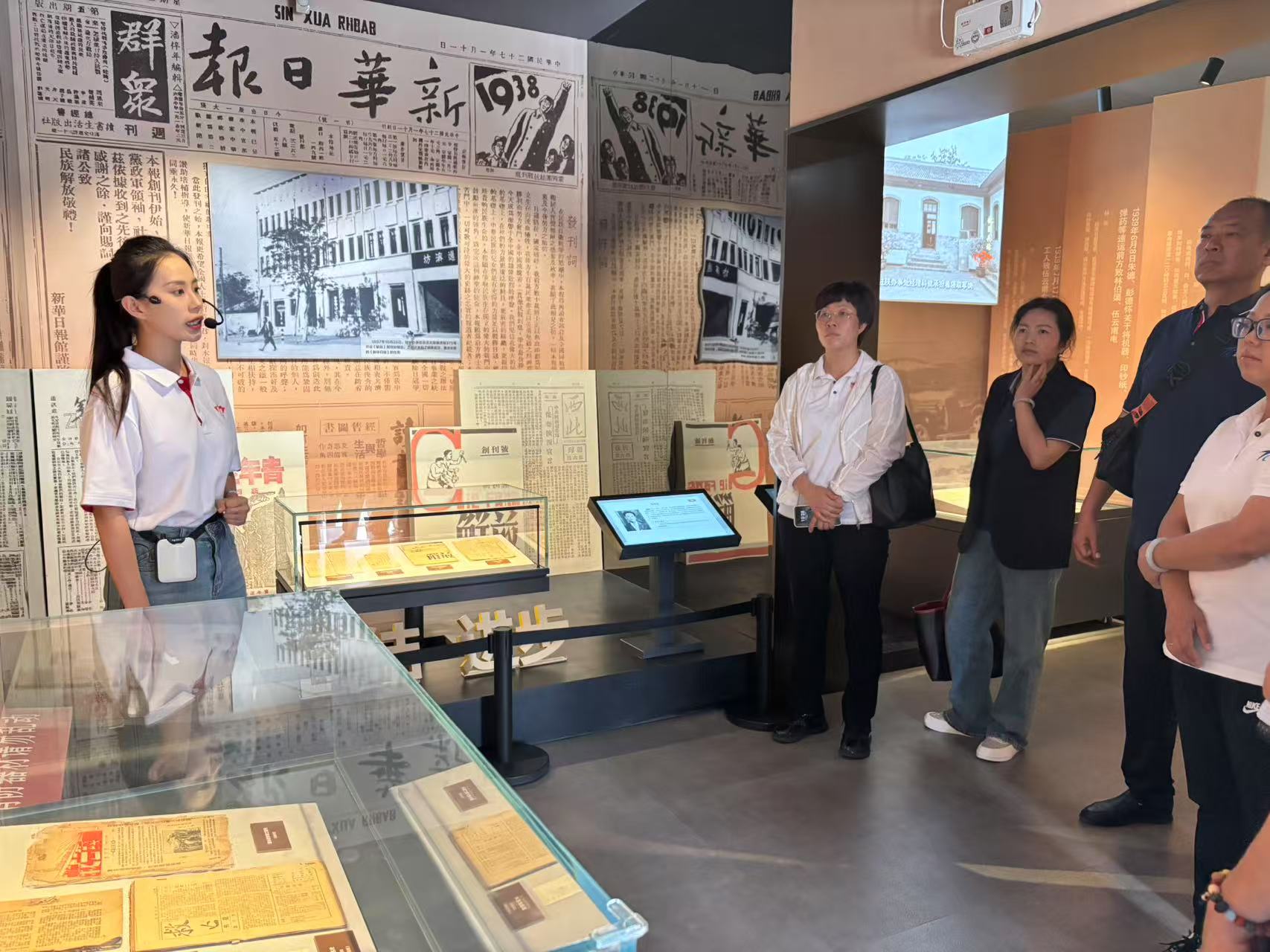 支部党员参观西安事变及八路军办事处纪念馆