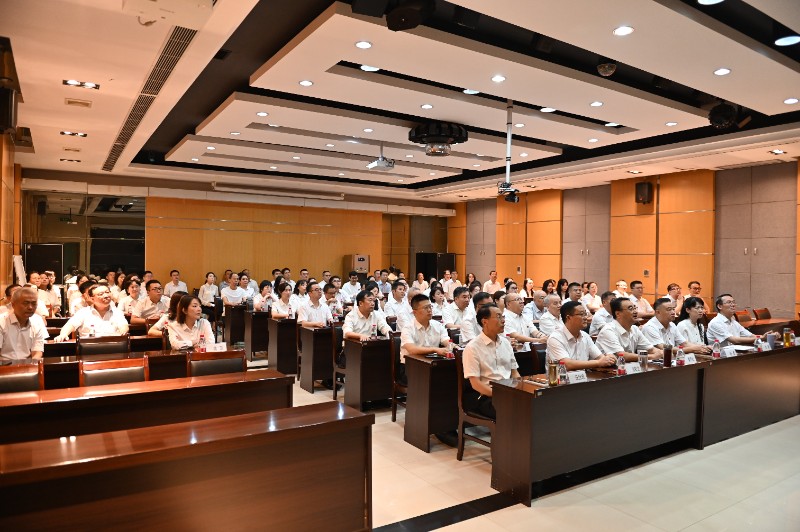 9月3日观看抗战胜利庆典阅兵仪式1