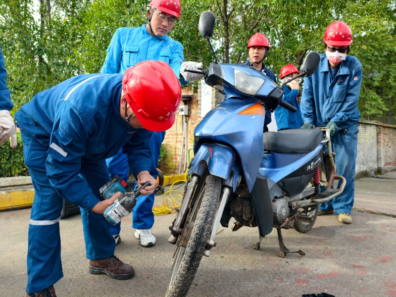 检修摩托车活动