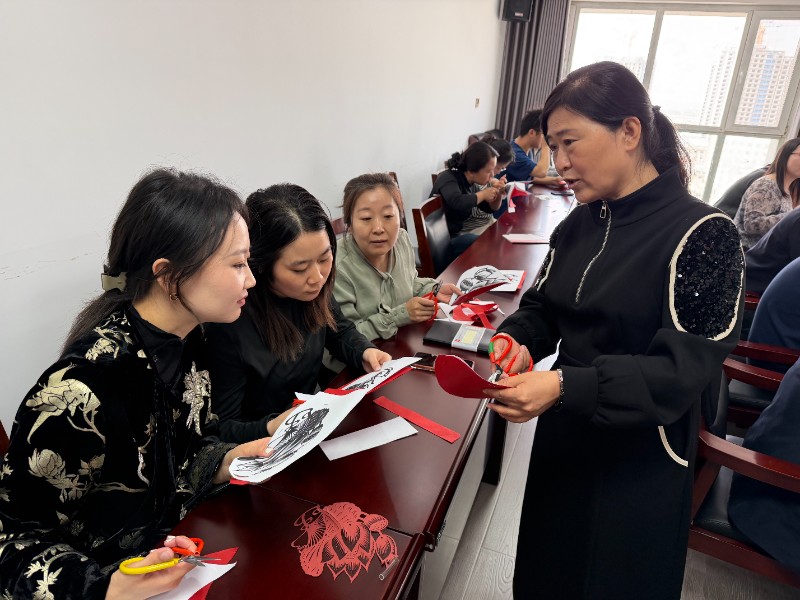 巧手剪清廉 清风伴我行 非遗文化剪纸4月主题党日活动
