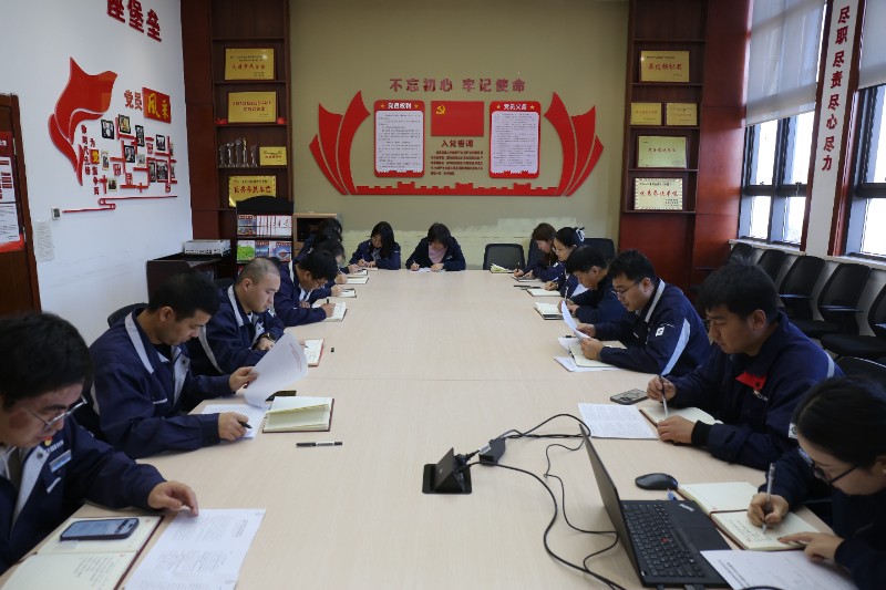 机关第一党支部召开主题党日活动专题学习集团及 公司职代会精神
