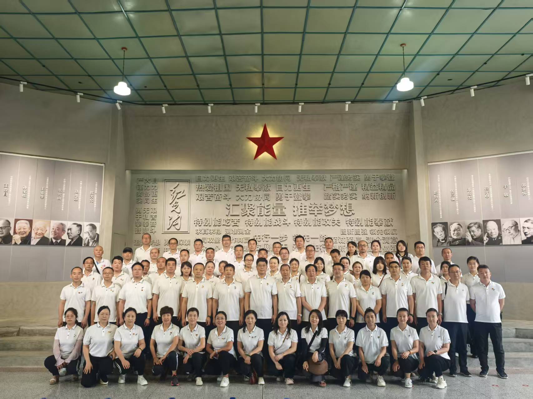 组织党员参观学习红光沟航天精神