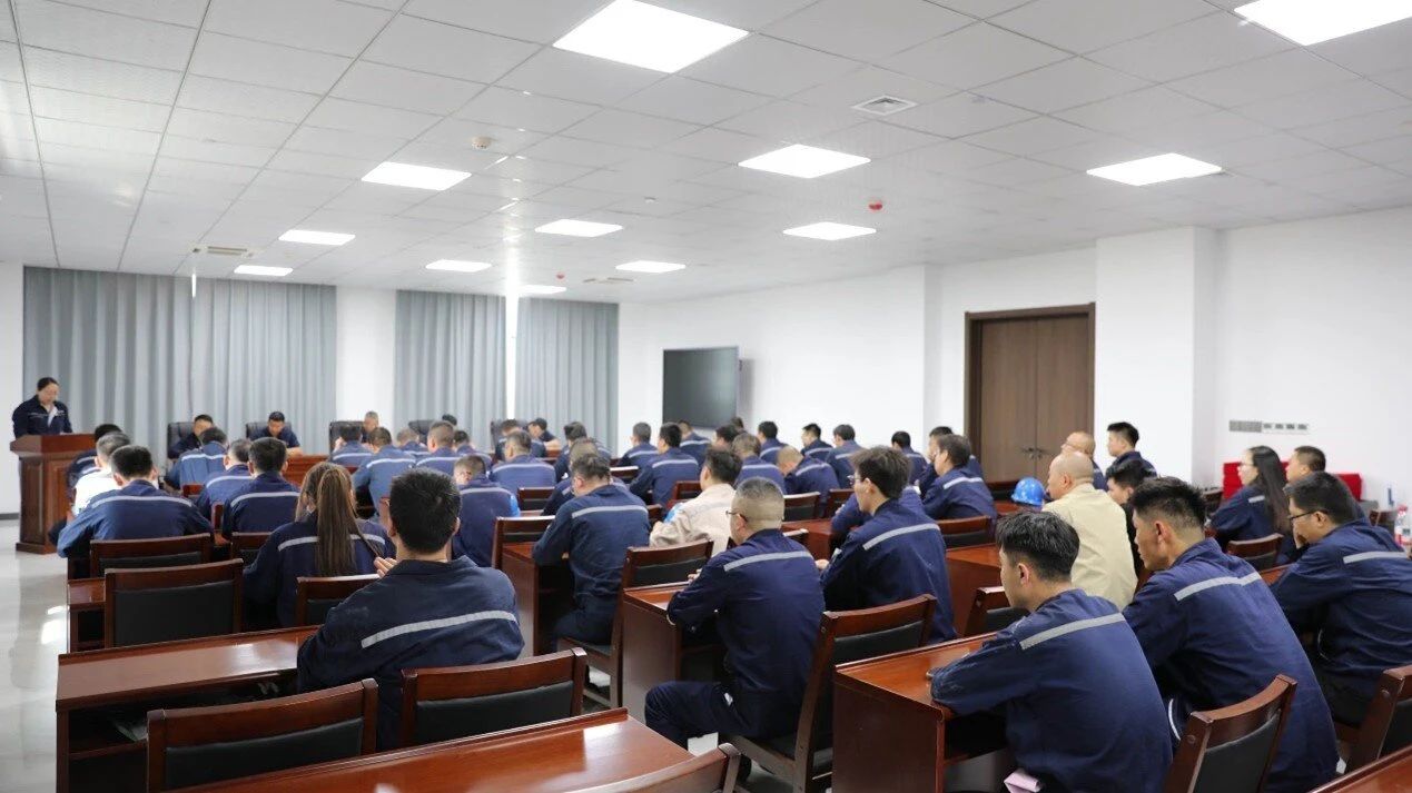 榆林新材料集团合金分公司铸造车间党支部积极开展“两服务、两提升”工作
