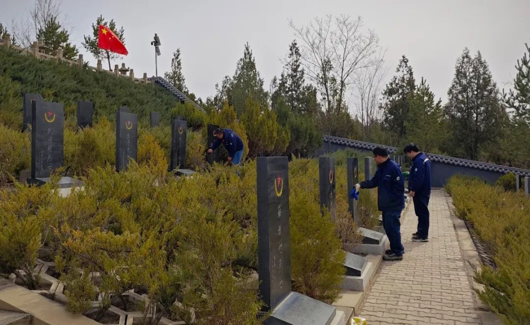 清明祭英烈 赓续爱国魂—设备维修部党支部开展烈士陵园祭扫活动
