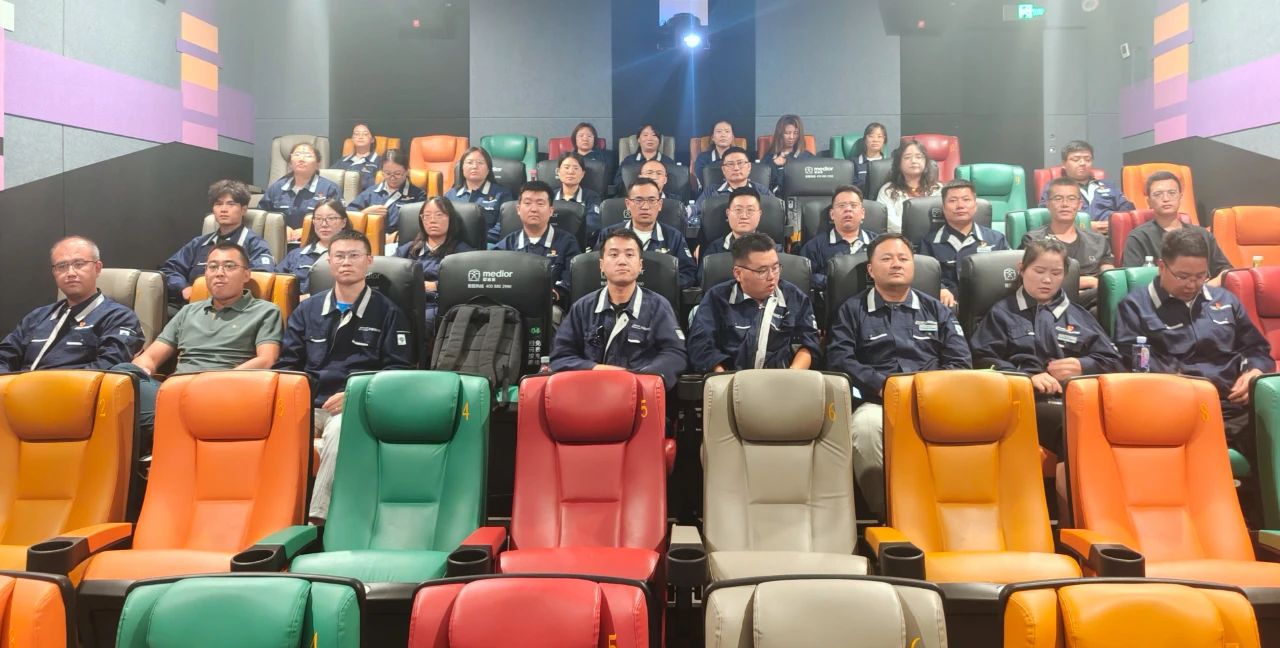 底片记叙真相 鉴史铸力凝魂—天瑞硅材料党委组织开展观看电影《南京照相馆》主题党日活动
