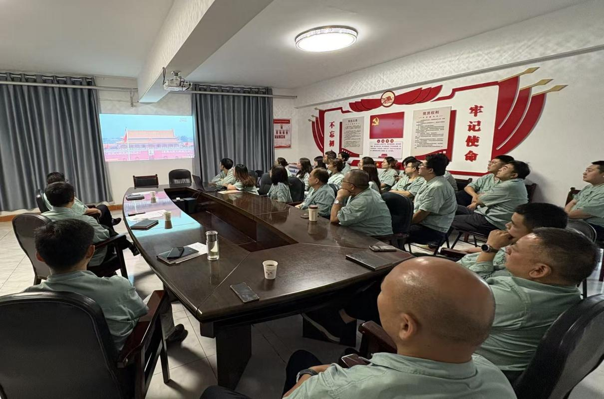 金属制品公司党支部 组织观看“九·三”阅兵式