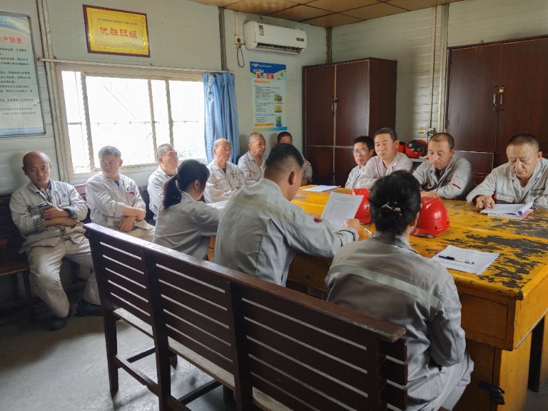 练兵备战 防患未然－铝镁合金分公司净化供料车间开展皮带断裂故障预案演练