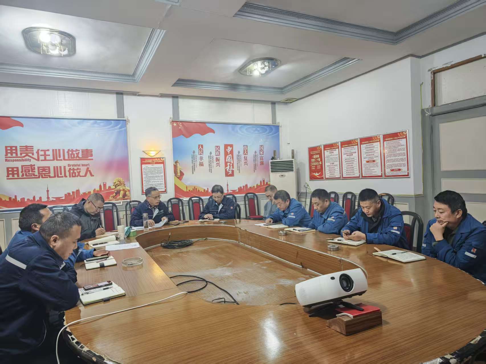 铜矿公司党支部开展集中学习暨专题党课活动 筑牢思想根基凝聚奋进力量