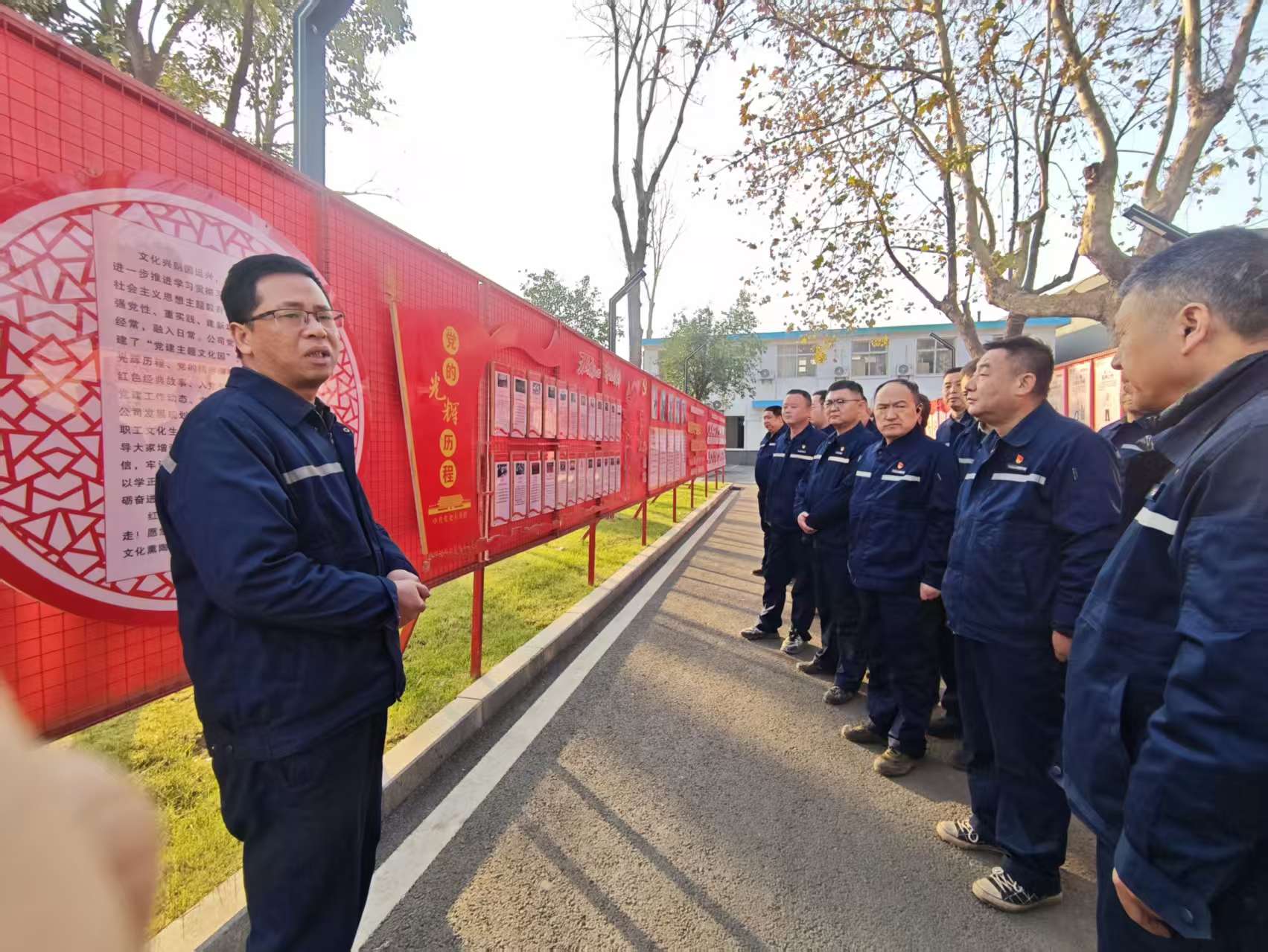 制液车间：主题党日从“室内课堂”延伸至“户外阵地”