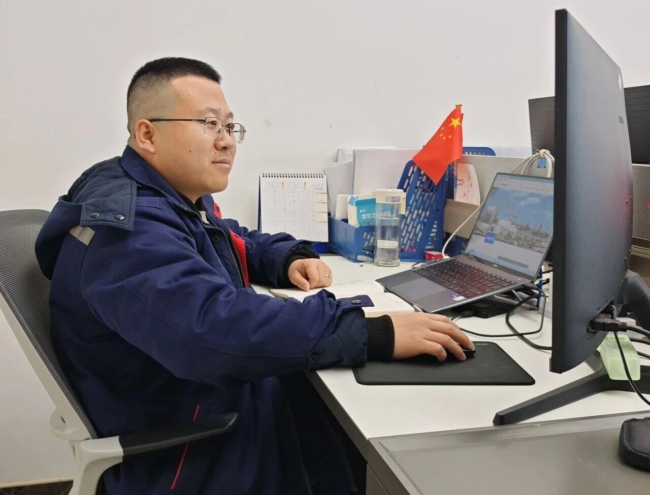 身边的榜样•一线先锋|深耕硅材守初心 实干攻坚显担当—记公司2025年优秀员工云森